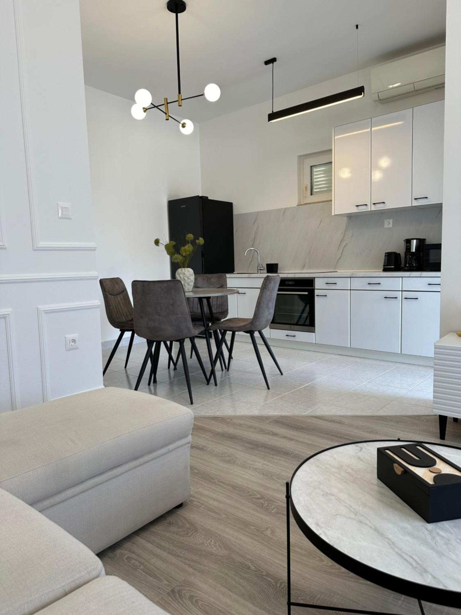 Deluxe Apartments Kate Макарска Экстерьер фото